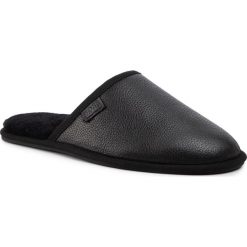 Kapcie BOSS - Home Slip 50423209 10214624 01 001 Black 001. Czarne klapki męskie Boss, ze skóry. Za 545,00 zł.