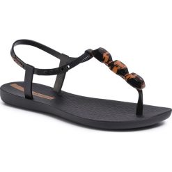 Sandały IPANEMA - Charm VII Sand Fem 82760 Black/Brown 20116. Czarne klapki damskie Ipanema, bez wzorów, z tworzywa sztucznego, bez obcasa. W wyprzedaży za 89,00 zł.