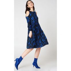 Sukienki hiszpanki: Baum und Pferdgarten Sukienka Abarrane – Blue,Multicolor