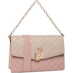 Torebka LIU JO - M Crossbody Crea NA0036 E0015 Cameo Rose/N B3727. Różowe torebki klasyczne damskie Liu Jo, bez wzorów, ze skóry ekologicznej, klasyczne, na ramię, bez dodatków. W wyprzedaży za 439,00 zł.