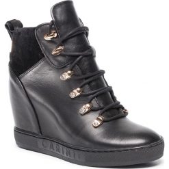 Sneakersy CARINII - B5216 E50-H20-POL-B88. Czarne półbuty damskie Carinii, bez wzorów, ze skóry, bez obcasa, na obcasie, bez zapięcia. W wyprzedaży za 389,00 zł.