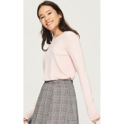 Sweter basic - Różowy. Czerwone swetry klasyczne damskie Sinsay, l. Za 39,99 zł.