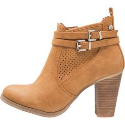 Botki damskie lity: XTI Botki na obcasie camel