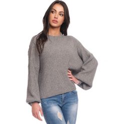 Sweter "Whitney" w kolorze szarym. Szare swetry damskie Scarlet Jones, l, bez wzorów, ze splotem, bez rękawów, bez kaptura. W wyprzedaży za 169,95 zł.