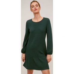 Mango - Sukienka Nuvol. Zielone sukienki damskie Mango, na co dzień, s, bez wzorów, z elastanu, casualowe, z okrągłym kołnierzem, z długim rękawem, długie, mini, rozkloszowane. W wyprzedaży za 49,90 zł.