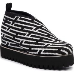Półbuty UNITED NUDE - Fold Casual II 10417607129 Traffic. Czarne półbuty damskie United Nude, na co dzień, bez wzorów, ze skóry, casualowe, bez obcasa, na obcasie, bez zapięcia. W wyprzedaży za 539,00 zł.