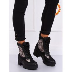 Botki damskie czarne 99-58 SNAKE SKIN. Czarne botki damskie obuwie damskie, ze skóry ekologicznej, na wysokim obcasie, na sznurówki. Za 189,35 zł.