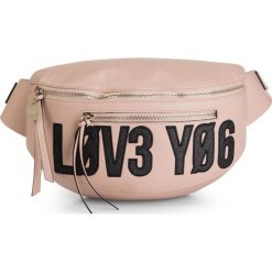 Saszetka nerka RED VALENTINO - SQ2B0B45 Light Nu WZ0. Różowe nerki damskie Red Valentino, bez wzorów, ze skóry, młodzieżowe, bez dodatków. Za 1399,00 zł.
