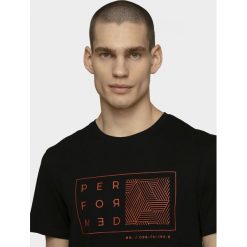 T-shirt męski TSM607 - głęboka czerń - Outhorn. Pomarańczowe koszulki męskie Outhorn, m, bez wzorów, bez kołnierzyka. Za 49,99 zł.