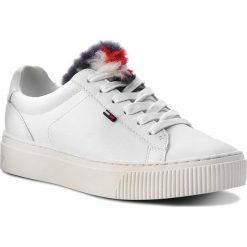 Sneakersy TOMMY JEANS - Funny Fur Star Sneak EN0EN00377 White 100. Białe sneakersy damskie Tommy Jeans, z jeansu. W wyprzedaży za 209,00 zł.