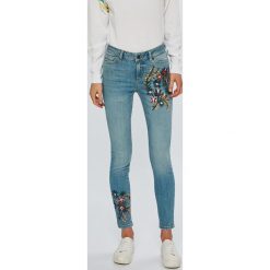 Noisy May - Jeansy Lucy. Niebieskie jeansy damskie Noisy May, bez wzorów, z elastanu. W wyprzedaży za 159,90 zł.