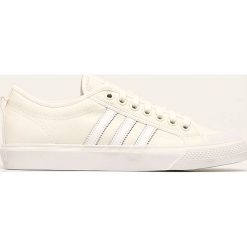 Adidas Originals - Buty Nizza. Białe sneakersy męskie adidas Originals, z okrągłym noskiem, na sznurówki. W wyprzedaży za 219,90 zł.