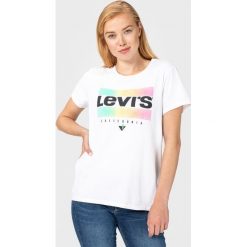 Levi's® The Perfect Koszulka Biały. Białe koszulki damskie s, z nadrukiem, z bawełny, bez kołnierzyka. Za 137,95 zł.