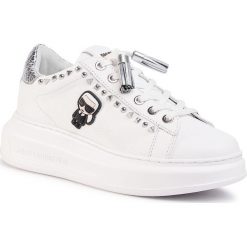 Sneakersy KARL LAGERFELD - KL62532 01S White Lthr W/Silver. Białe półbuty damskie KARL LAGERFELD, z aplikacjami, ze skóry, bez obcasa, na płaskiej podeszwie, bez zapięcia. Za 849,00 zł.