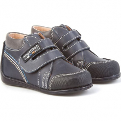 Skórzane sneakersy w kolorze granatowym. Niebieskie trampki chłopięce Angelitos. W wyprzedaży za 179,95 zł.