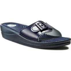 Klapki SCHOLL - New Massage F20054 1040 410 Navy Blue. Niebieskie klapki damskie Scholl, w paski, ze skóry ekologicznej, bez obcasa, na koturnie. Za 119,00 zł.