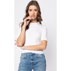 Sweter Guess Beach W0GR89 Z2NQ0. Białe swetry damskie Guess, s, z aplikacjami, klasyczne, bez rękawów, bez kaptura. W wyprzedaży za 159,00 zł.