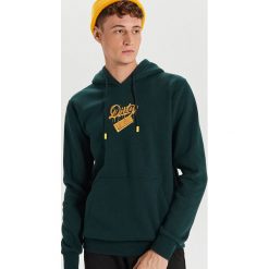 Bluza z haftem - Khaki. Brązowe bluzy męskie Cropp, s, z haftami, bez kołnierzyka, bez rękawów, bez kaptura. Za 119,99 zł.
