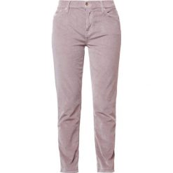 7 for all mankind JOSEFINE Spodnie materiałowe pink. Różowe spodnie damskie marki 7 for all mankind, z elastanu. W wyprzedaży za 603,85 zł.