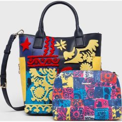 Desigual - Torebka. Niebieskie torby damskie na zakupy Desigual, w paski, z poliesteru, na ramię, z aplikacjami. W wyprzedaży za 239,90 zł.