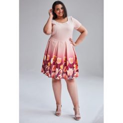 Koralowa wiosenna sukienka Gabi duże rozmiary OVERSIZE PLUS SIZE WIOSNA. Pomarańczowe sukienki damskie Moda Size Plus Iwanek, na imprezę, na lato, s, w kwiaty, bez kołnierzyka, plus size, bez rękawów, oversize. Za 195,00 zł.