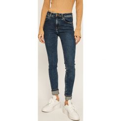 Wrangler - Jeansy. Niebieskie jeansy damskie Wrangler. W wyprzedaży za 239,90 zł.