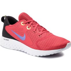 Buty NIKE - Legend React AA1625 601 University Red/Hyper Grape. Czerwone buty sportowe męskie Nike, z tworzywa sztucznego, bez zapięcia, do biegania. W wyprzedaży za 309,00 zł.