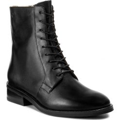 Botki VAGABOND - Ava 4443-101-20 Black. Czarne botki damskie na obcasie marki Vagabond, z materiału, z okrągłym noskiem. W wyprzedaży za 429,00 zł.