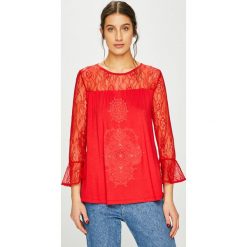 Desigual - Bluzka. Czerwone bluzki damskie Desigual, na co dzień, s, z nadrukiem, z elastanu, casualowe, z okrągłym kołnierzem, bez rękawów. W wyprzedaży za 69,90 zł.