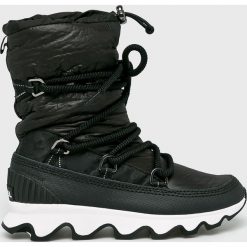 Sorel - Botki Kinetic Boot. Zielone śniegowce damskie marki Sorel, z tkaniny, bez zapięcia. W wyprzedaży za 559,90 zł.