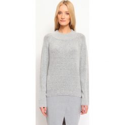 SWETER DŁUGI RĘKAW DAMSKI KLASYCZNY, OBCISŁY. Szare swetry damskie Top Secret, na zimę, bez wzorów, z jeansu, eleganckie, z długim rękawem, długie, bez kaptura. W wyprzedaży za 69,99 zł.