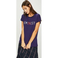 Answear - Top Femifesto. Niebieskie bluzki damskie ANSWEAR, s, z nadrukiem, z elastanu, z okrągłym kołnierzem. W wyprzedaży za 34,90 zł.