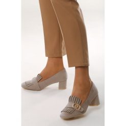 Szare Czółenka Nigella. Szare czółenka damskie Born2be, bez wzorów, bez obcasa. W wyprzedaży za 44,99 zł.