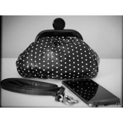 Torebka 100% skórzama czarna Fragola marki Bolsa. Czarne torebki klasyczne damskie marki Pakamera, w grochy, ze skóry, na ramię. Za 369,00 zł.