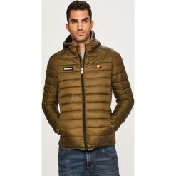 Ellesse - Kurtka. Zielone płaszcze męskie Ellesse, m, bez wzorów, z poliesteru, krótkie, z kapturem. W wyprzedaży za 299,90 zł.