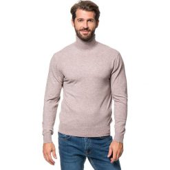 Sweter w kolorze beżowym. Brązowe swetry męskie William de Faye, m, bez wzorów, z kaszmiru, z golfem, bez kaptura. W wyprzedaży za 154,95 zł.