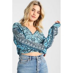 Free People WILD AND FREE BLOUSE Bluzka blue. Niebieskie bluzki damskie marki Free People, bez wzorów, z wiskozy, bez kołnierzyka, bez rękawów. Za 409,00 zł.