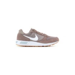 Buty Nike Nightgazer 644402 201. Brązowe trampki męskie Nike, bez wzorów, bez zapięcia. Za 260,58 zł.