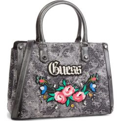Torebka GUESS - HWDM69 92060 BLD. Szare torebki klasyczne damskie marki Guess, z aplikacjami, z materiału. Za 699,00 zł.