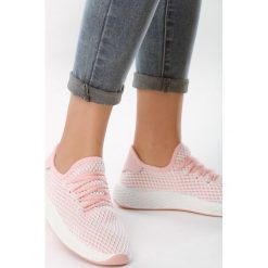 Różowe Buty Sportowe Major-League. Różowe buty sportowe damskie Born2be, bez wzorów, sportowe. Za 69,99 zł.