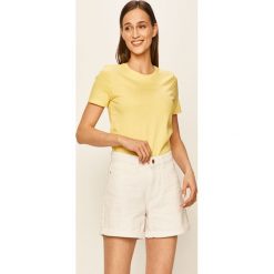 Jacqueline de Yong - T-shirt. Żółte bluzki damskie Jacqueline de Yong, s, z nadrukiem, z bawełny, casualowe, z okrągłym kołnierzem. Za 59,90 zł.