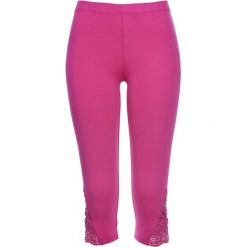 Legginsy rybaczki bonprix różowa magnolia. Różowe spodnie damskie bonprix, bez wzorów. Za 49,99 zł.