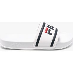 Fila - Klapki. Białe klapki damskie Fila, bez wzorów, z gumy, bez obcasa, na płaskiej podeszwie. Za 89,90 zł.