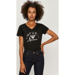 Emporio Armani - T-shirt. Czerwone bluzki damskie Emporio Armani, s, z nadrukiem, z bawełny, casualowe, z okrągłym kołnierzem, z krótkim rękawem. Za 259,90 zł.