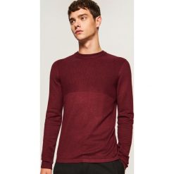 Sweter ze ściągaczową górą - Bordowy. Czerwone swetry klasyczne męskie marki Reserved, l. W wyprzedaży za 59,99 zł.