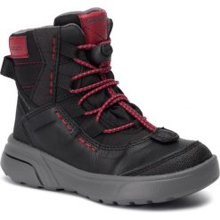 Śniegowce GEOX - J Sveggen B Abx A J947UA 0MEFU C0048 S Black/Red. Czarne śniegowce chłopięce Geox, bez zapięcia. W wyprzedaży za 219,00 zł.