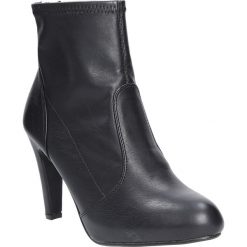 Botki bullboxer 673507. Botki damskie Bullboxer, bez obcasa, bez zapięcia. Za 239,99 zł.