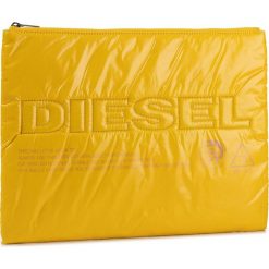 Saszetka Diesel Lusina II X05964 P2628. Żółte torebki klasyczne damskie Diesel, bez wzorów, bez dodatków. W wyprzedaży za 269,00 zł.