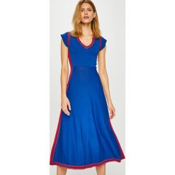 Pinko - Sukienka. Niebieskie sukienki damskie Pinko, na co dzień, s, bez wzorów, z wiskozy, casualowe, z włoskim kołnierzykiem, bez rękawów, midi, rozkloszowane. W wyprzedaży za 699,90 zł.