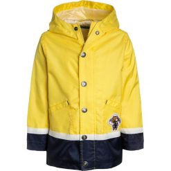 Benetton Kurtka przeciwdeszczowa yellow. Żółte kurtki męskie przeciwdeszczowe Benetton, z materiału. Za 169,00 zł.